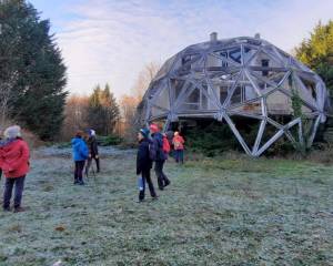 ***** Poursuite de la rando par la vallée des Charbonniers avec la visite des maisons avant-gardistes et expérimentales contruites entre 1968 et 1982 par l'architecte Jean Daladier. *****AU Km 4