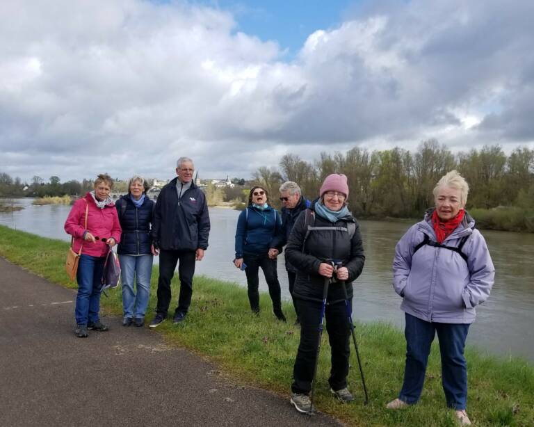 La Loire et la Charité en arrière plan